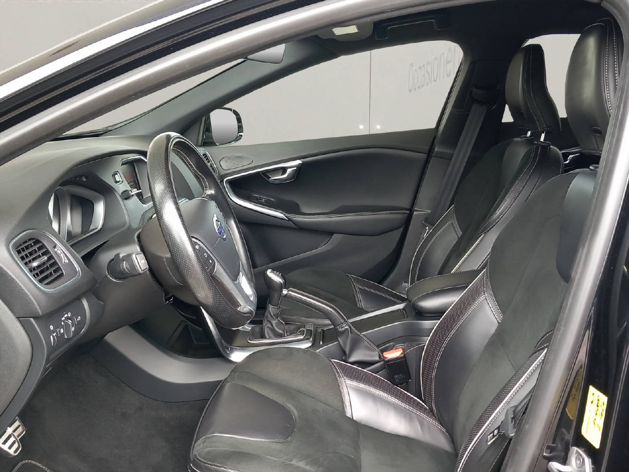 VOLVO V40 2.0 D3 Momentum S/S-showroom-element-3