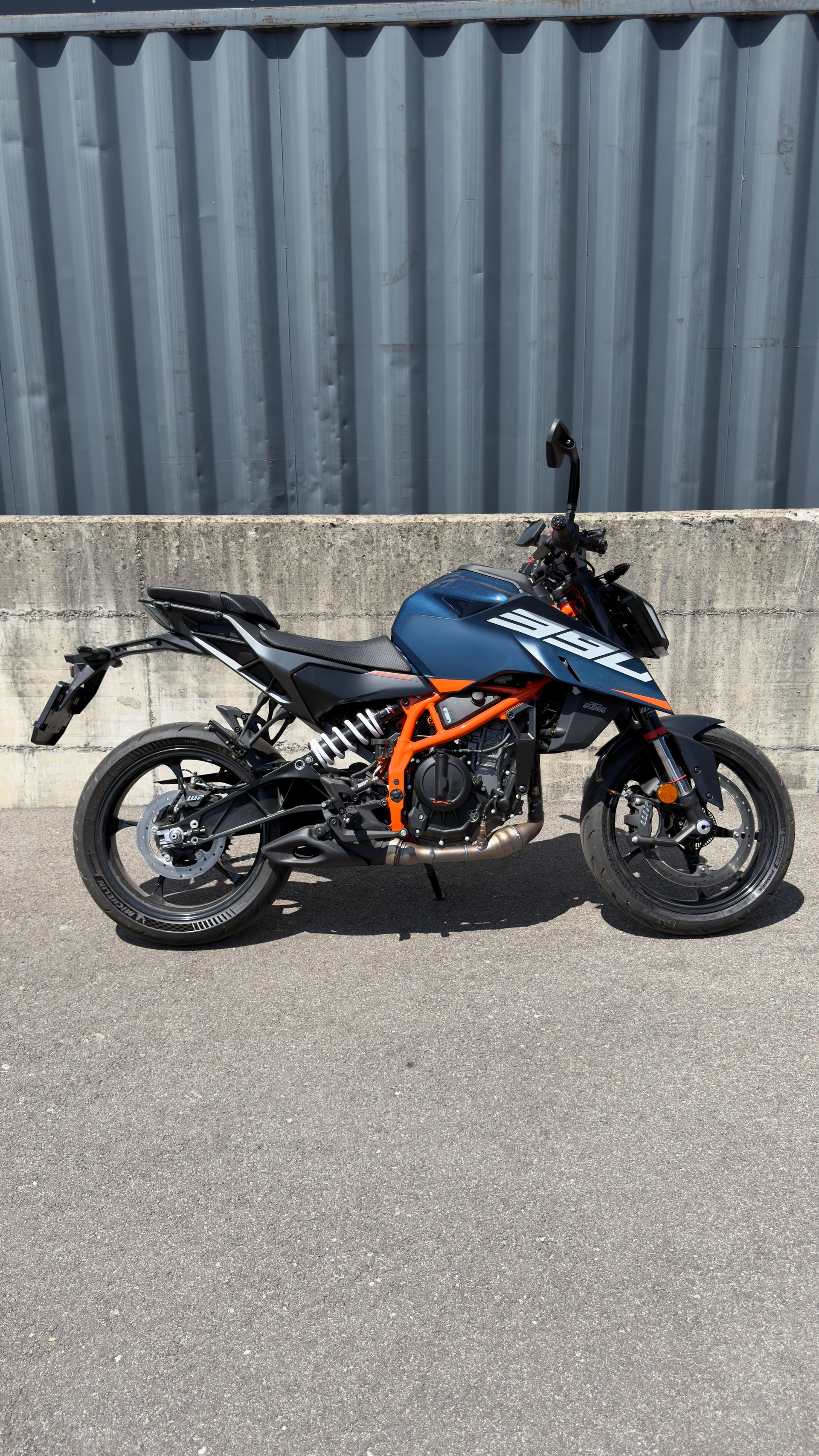 KTM 390 Duke-image-1