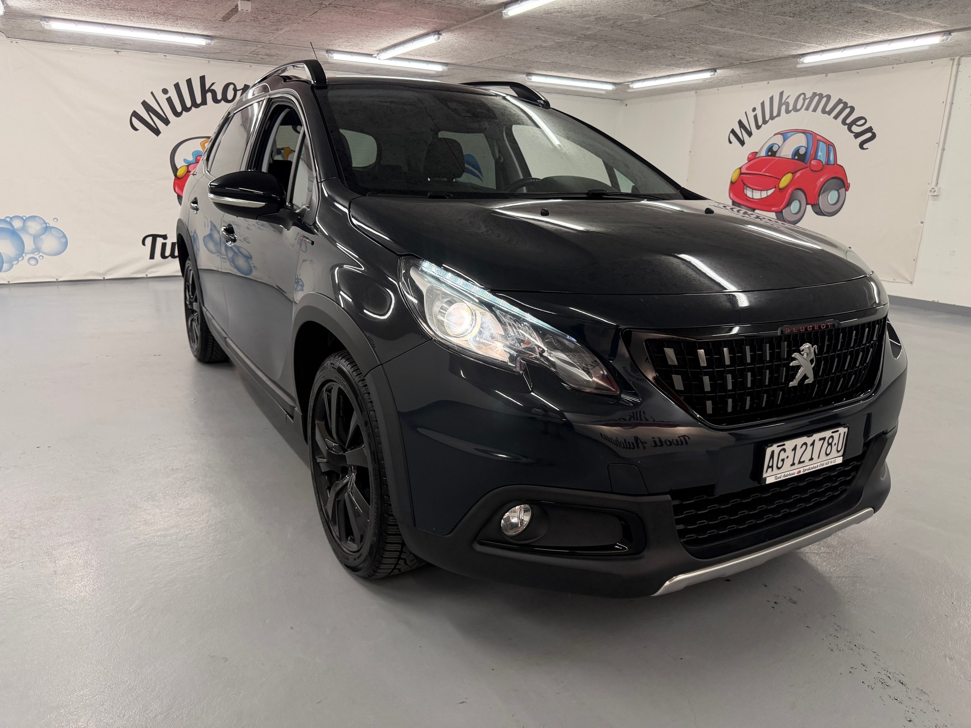 PEUGEOT 2008 1.2 PureTech GT Line EAT6-showroom-element-1