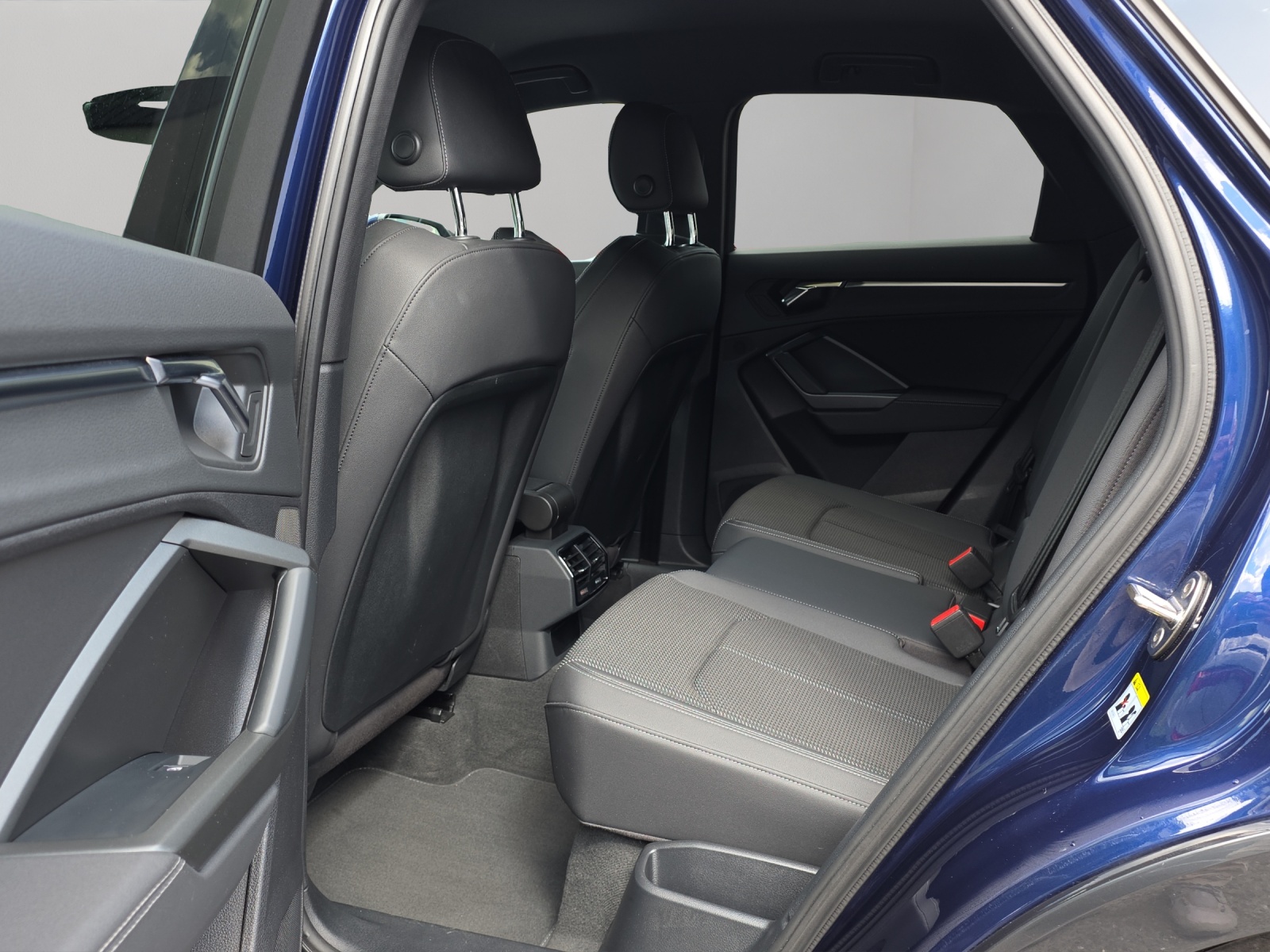 AUDI Q3 Sportback 40 TDI S line Attraction quattro S-tronic-image-8