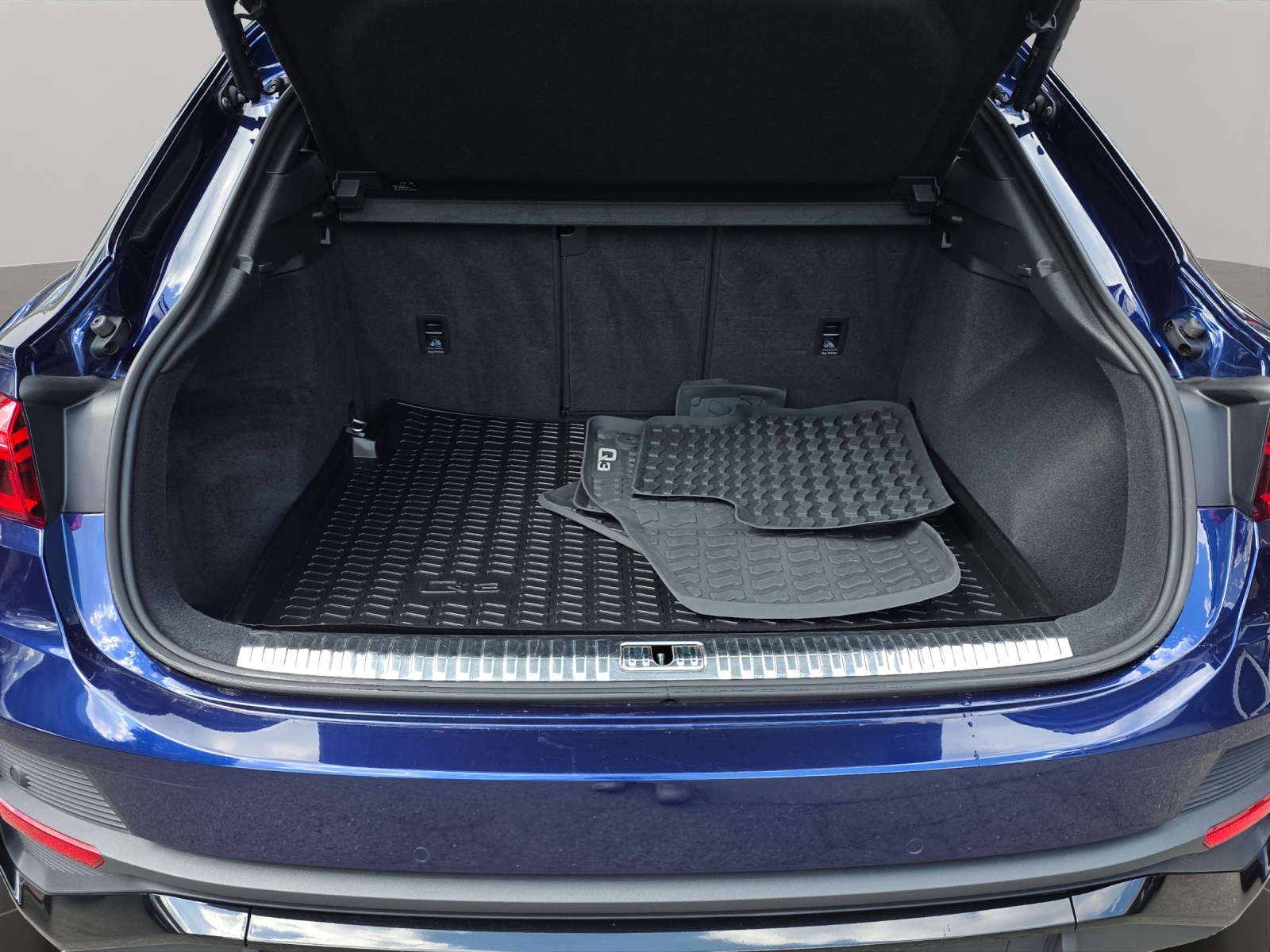 AUDI Q3 Sportback 40 TDI S line Attraction quattro S-tronic-image-14