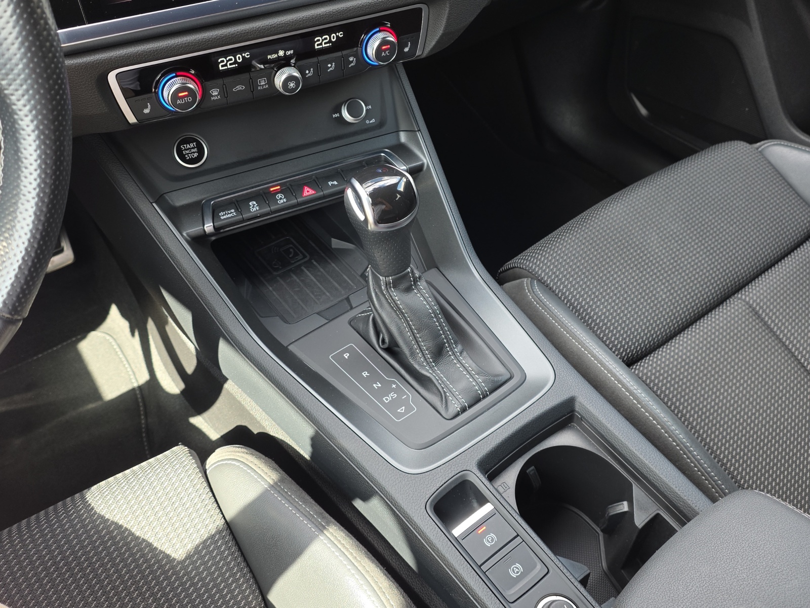AUDI Q3 Sportback 40 TDI S line Attraction quattro S-tronic-image-12