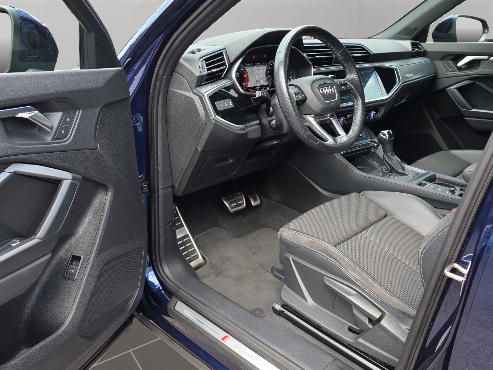 AUDI Q3 Sportback 40 TDI S line Attraction quattro S-tronic-image-6