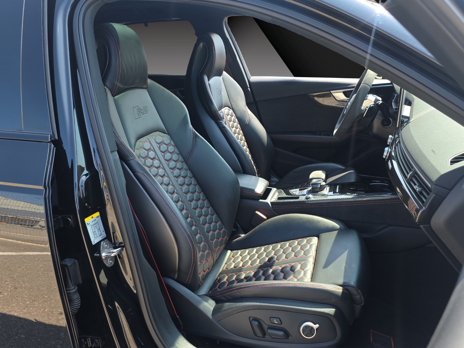 AUDI RS4 Avant quattro tiptronic-image-16