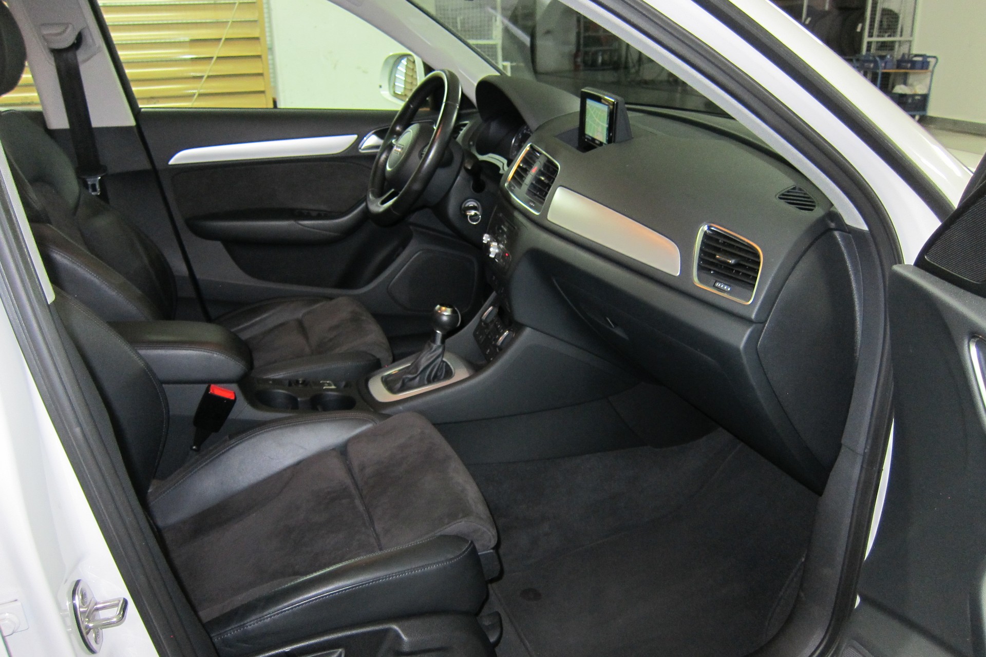 AUDI Q3 1.4 TFSI S-tronic-image-9