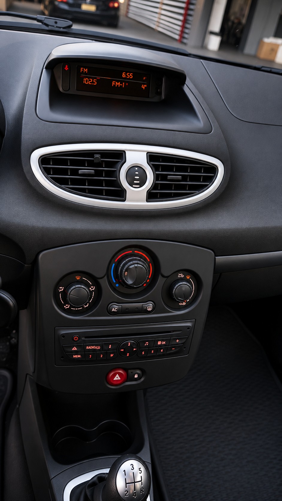 RENAULT Clio 1.2 16V Expression-image-10