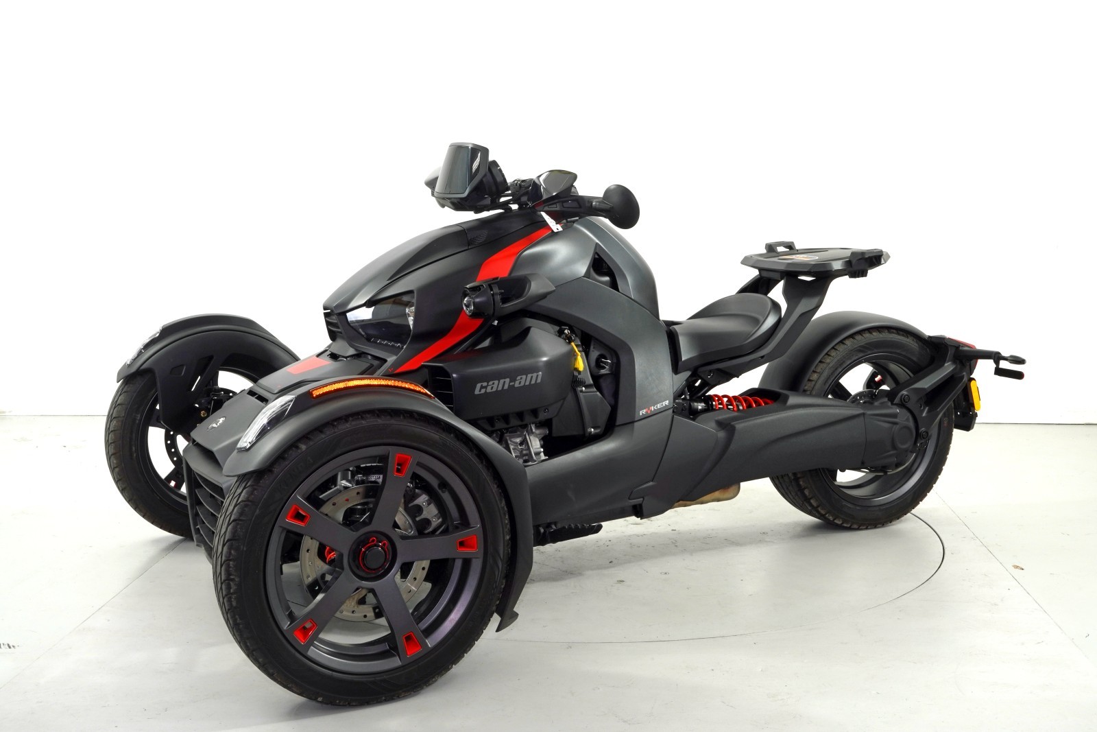 CAN-AM Ryker 900-showroom-element-2