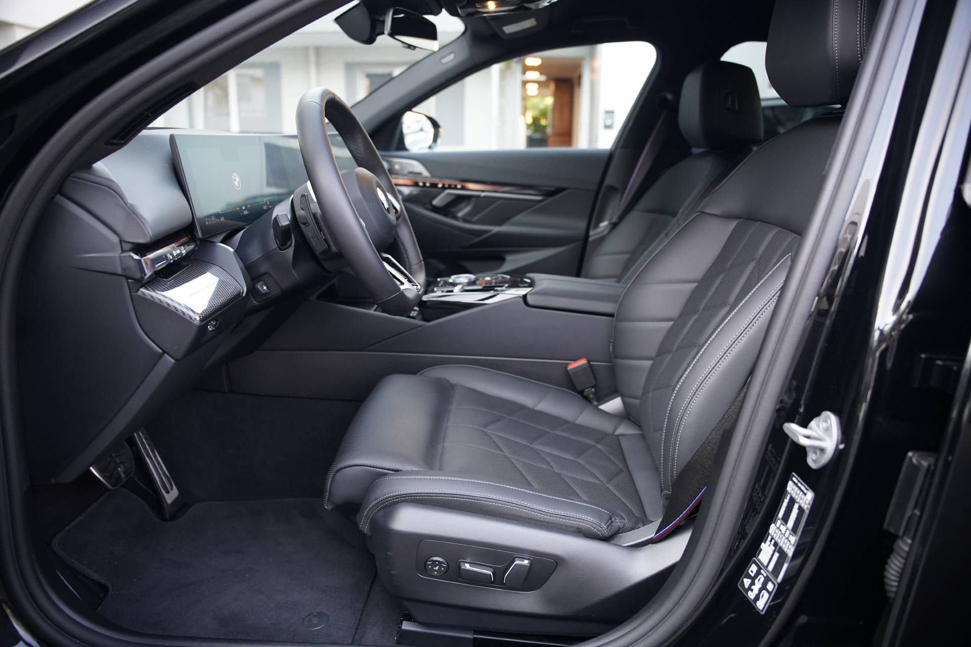 BMW 540d xDrive 48V M Sport Pro Steptronic-image-7