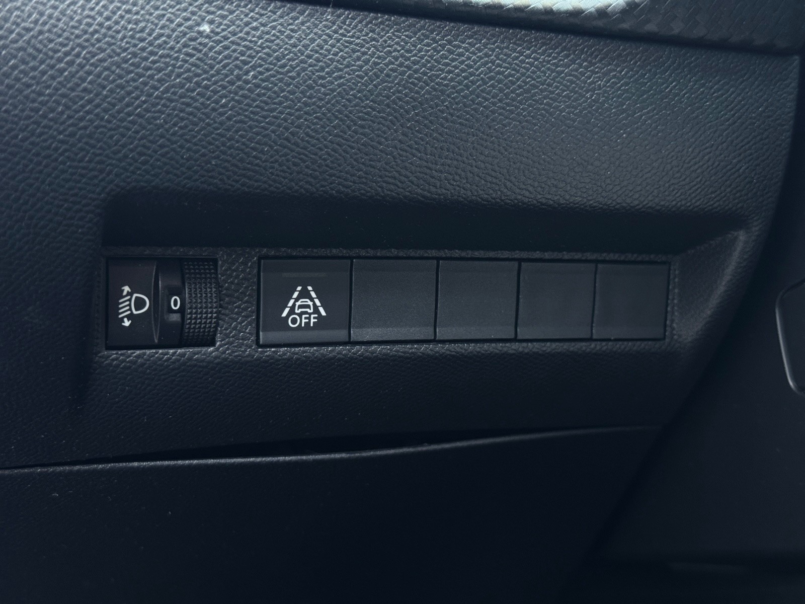 PEUGEOT 208 1.2 PureTech Allure EAT8-image-22
