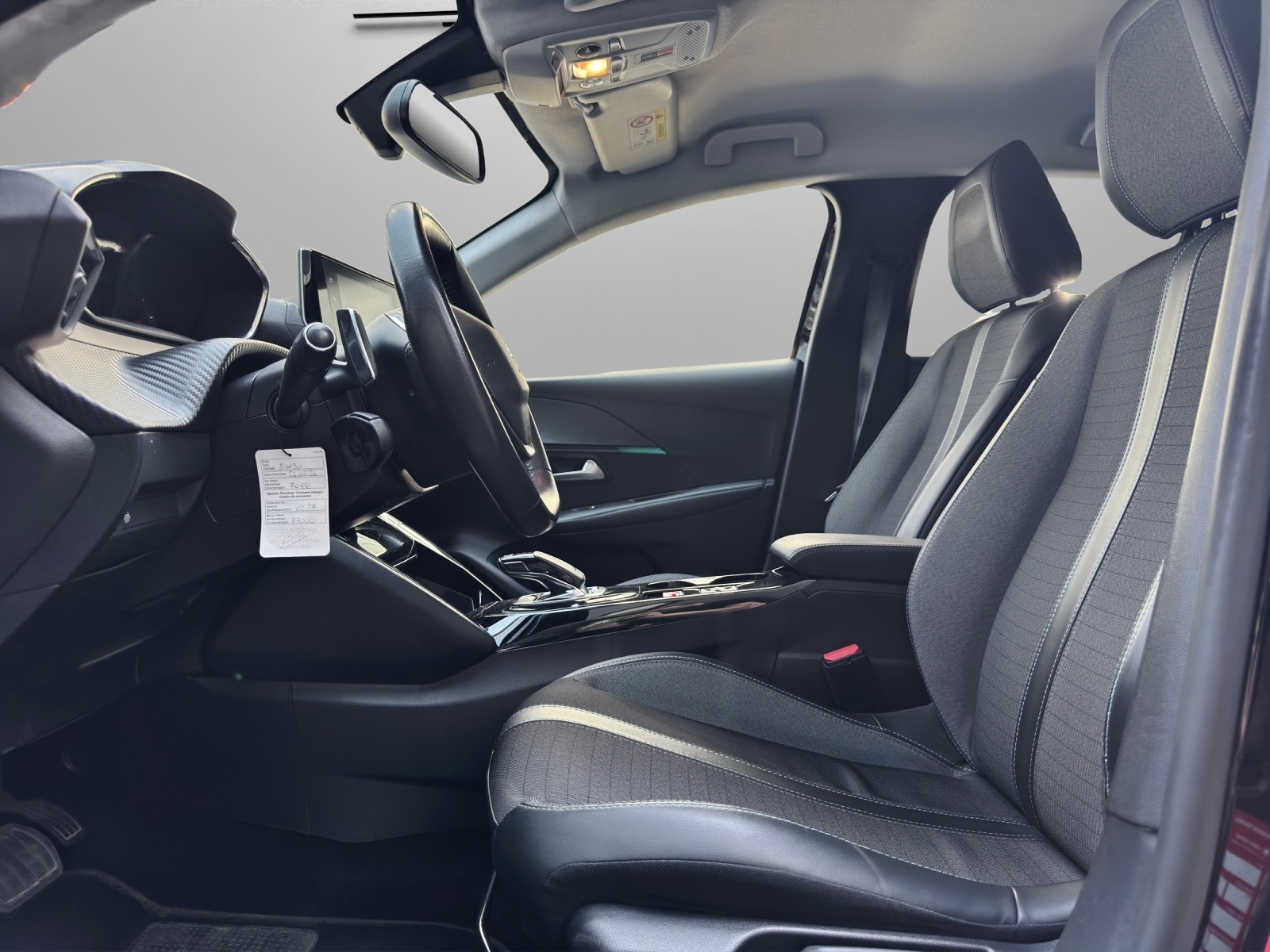 PEUGEOT 208 1.2 PureTech Allure EAT8-image-7