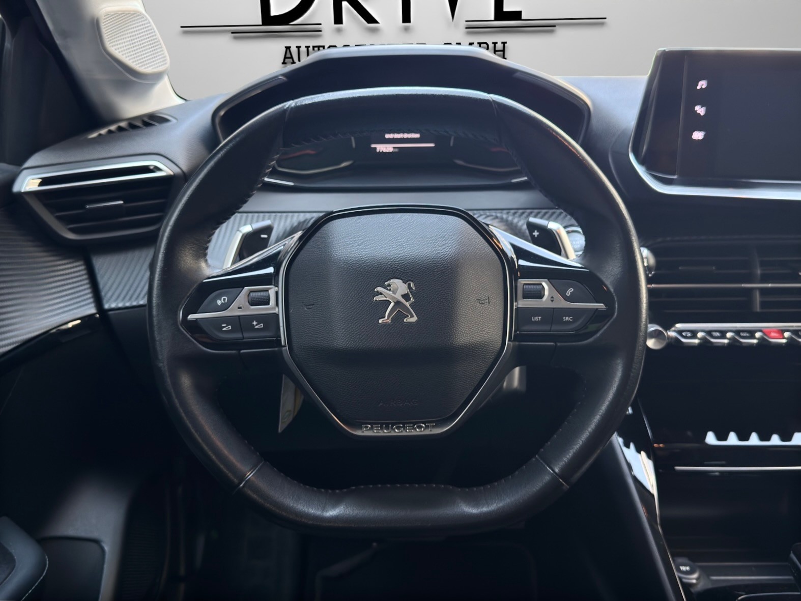 PEUGEOT 208 1.2 PureTech Allure EAT8-image-9