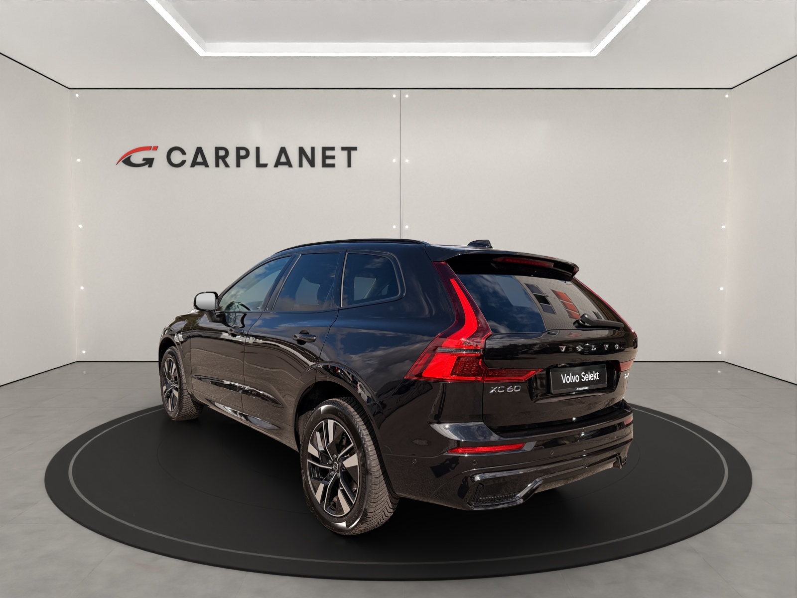 VOLVO XC60 2.0 T6 TE Plus Dark eAWD-showroom-element-3