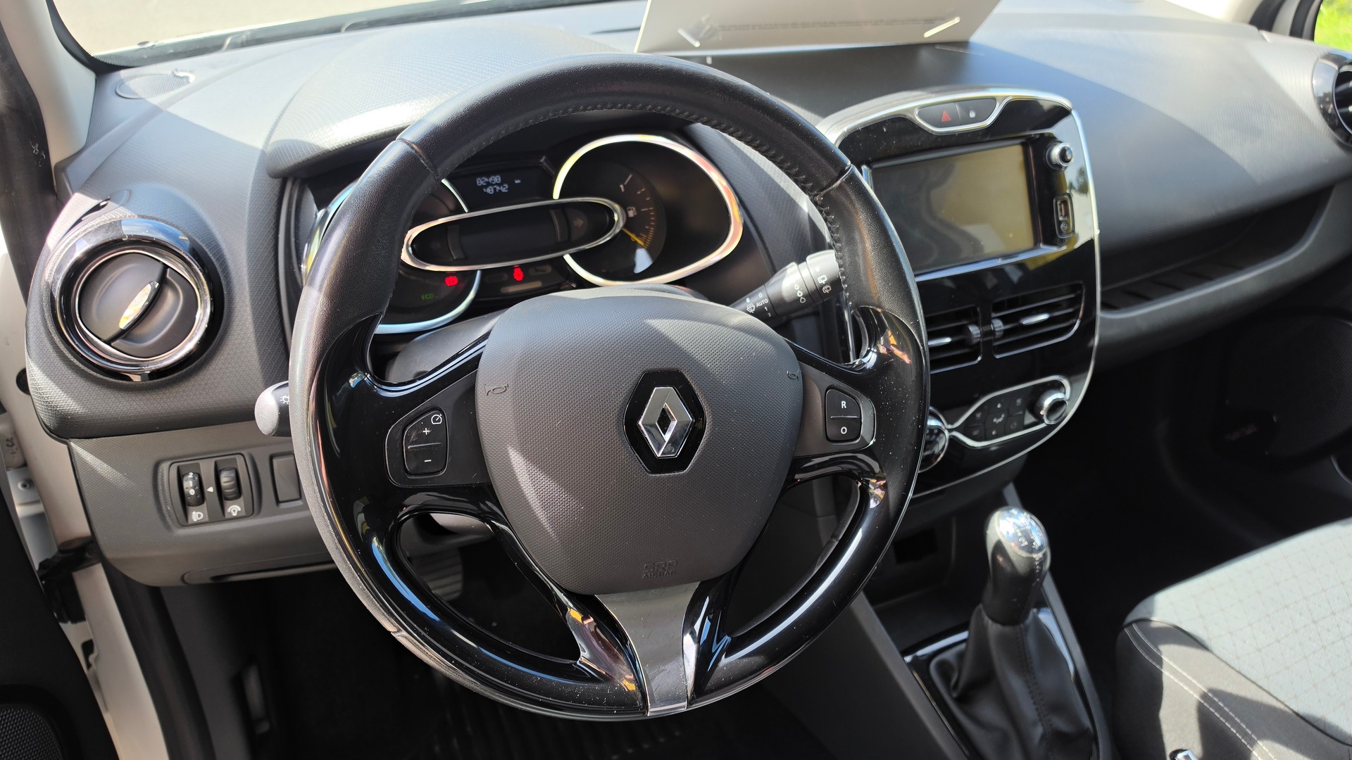 RENAULT Clio 0.9 12V Dynamique-image-8