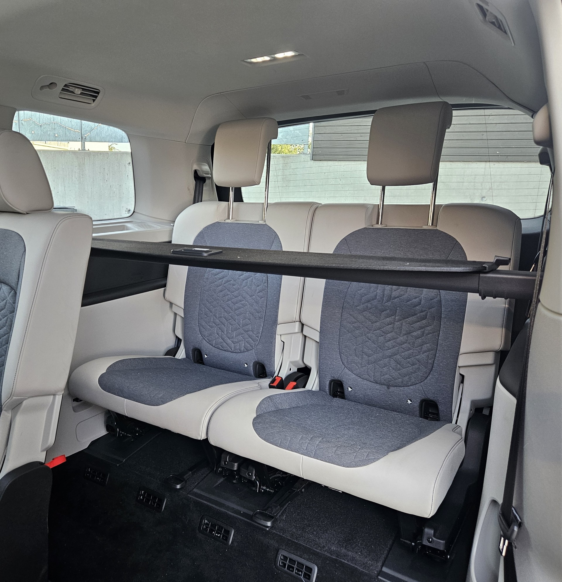 VW ID.Buzz LWB Pro mit 7-Sitzplätzen und Panoramadach-image-21