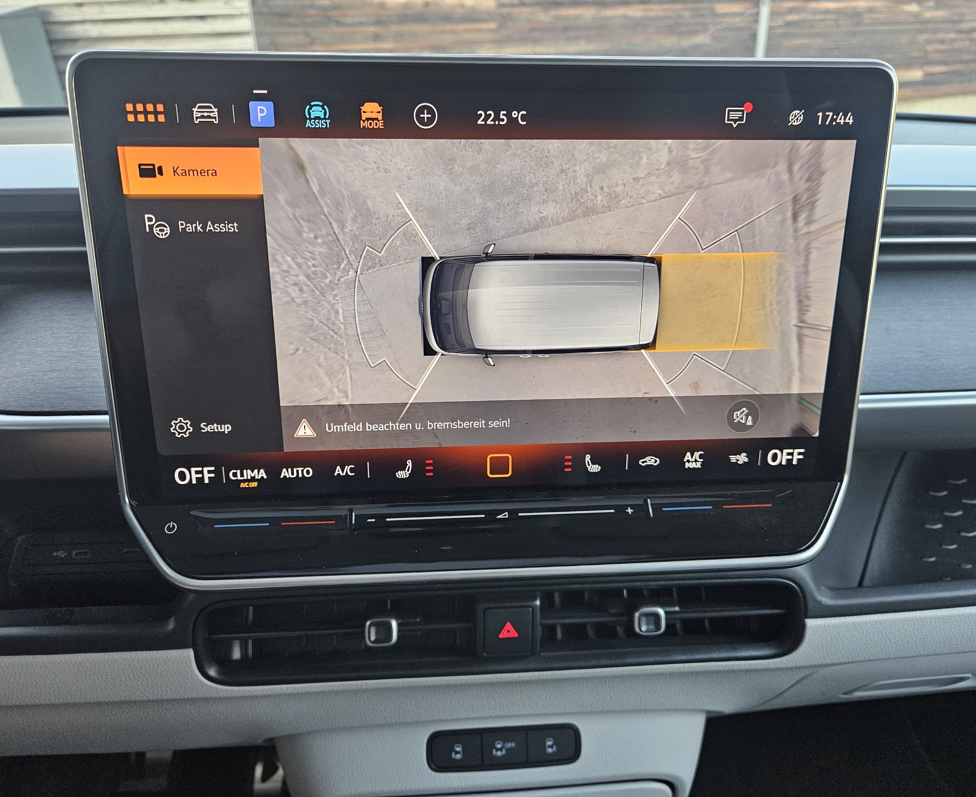 VW ID.Buzz LWB Pro mit 7-Sitzplätzen und Panoramadach-image-14