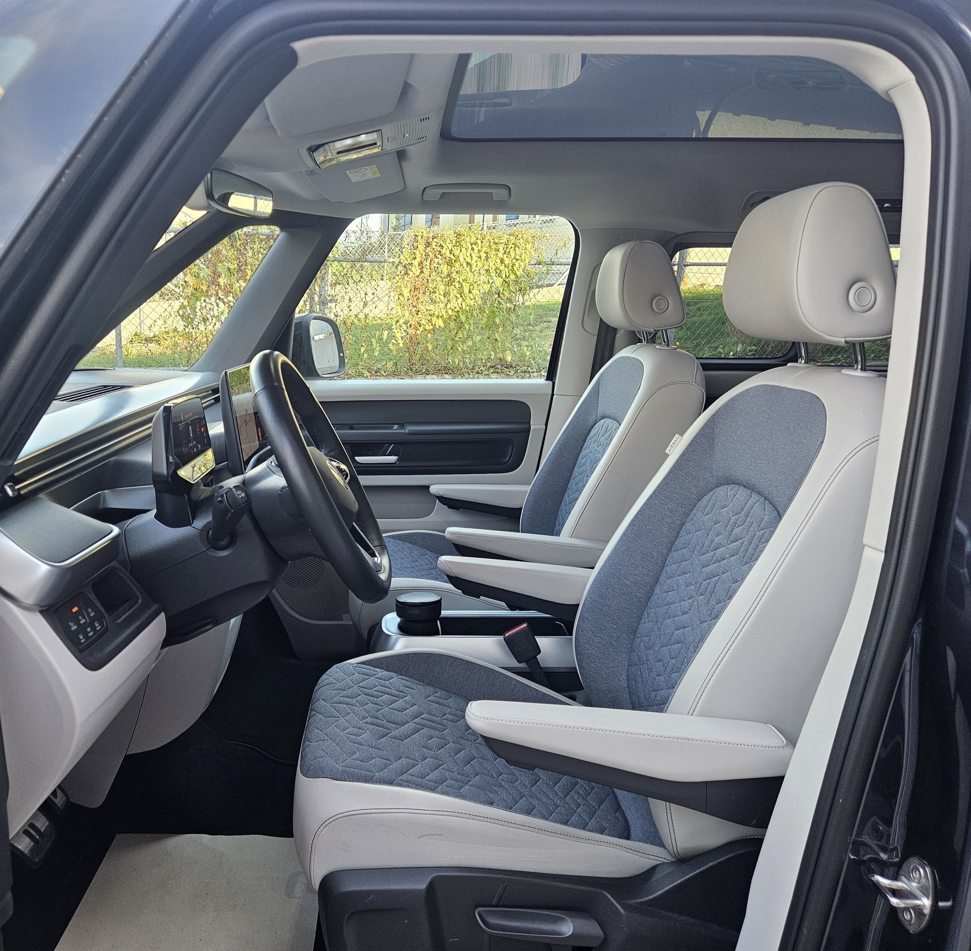 VW ID.Buzz LWB Pro mit 7-Sitzplätzen und Panoramadach-image-9