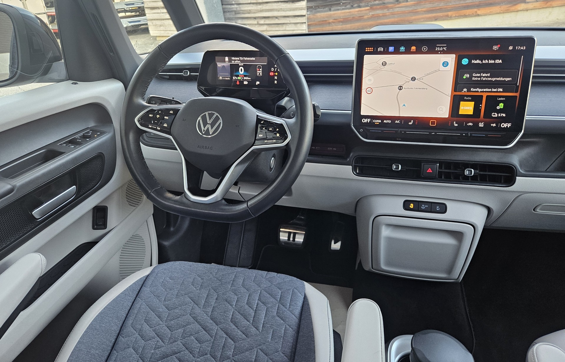 VW ID.Buzz LWB Pro mit 7-Sitzplätzen und Panoramadach-image-12