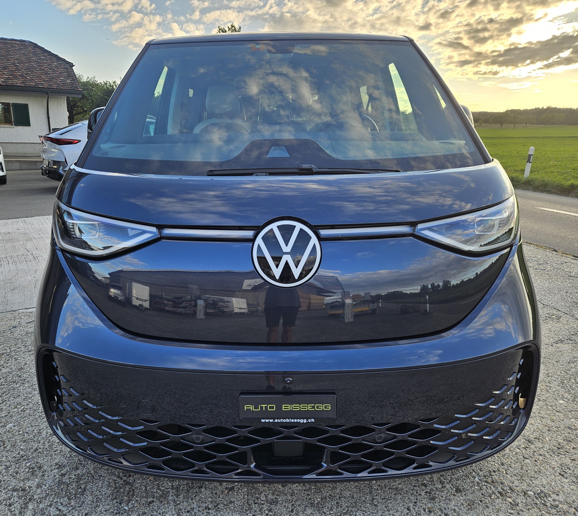 VW ID.Buzz LWB Pro mit 7-Sitzplätzen und Panoramadach-showroom-element-1