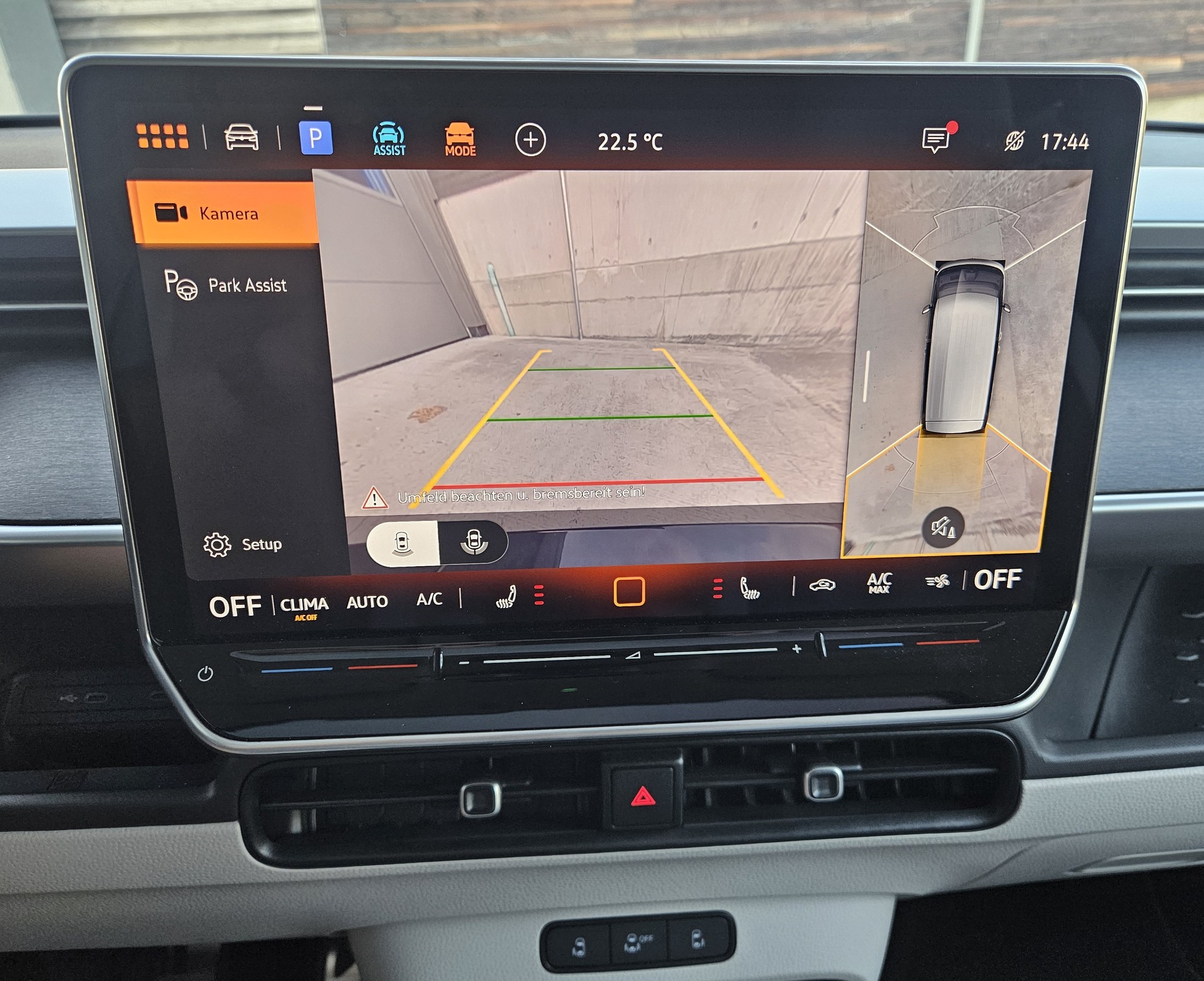 VW ID.Buzz LWB Pro mit 7-Sitzplätzen und Panoramadach-image-13