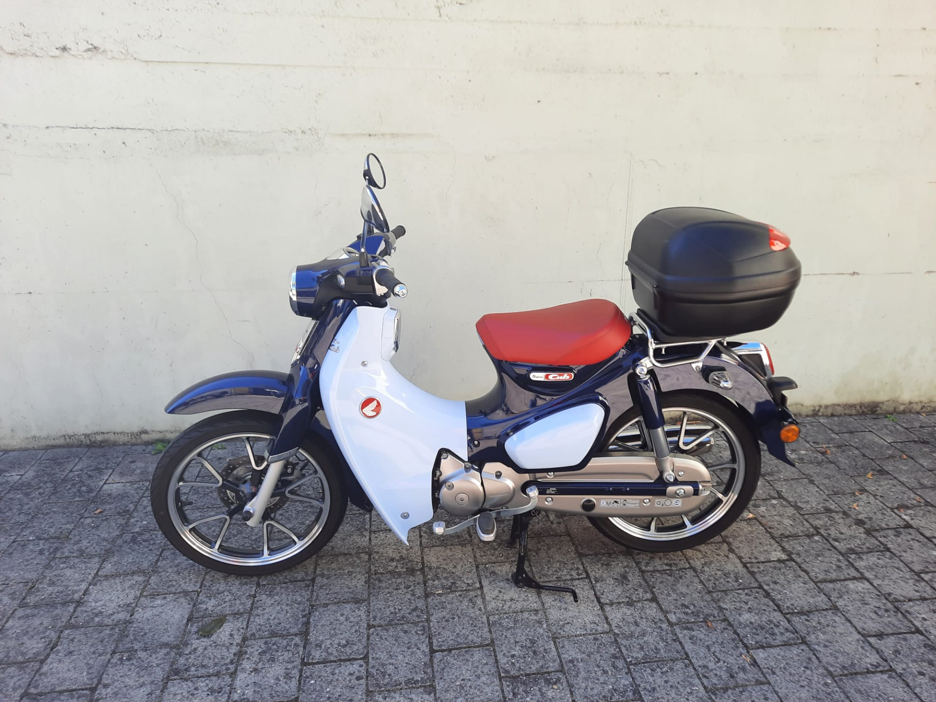 HONDA C 125 Super Cub-image-1