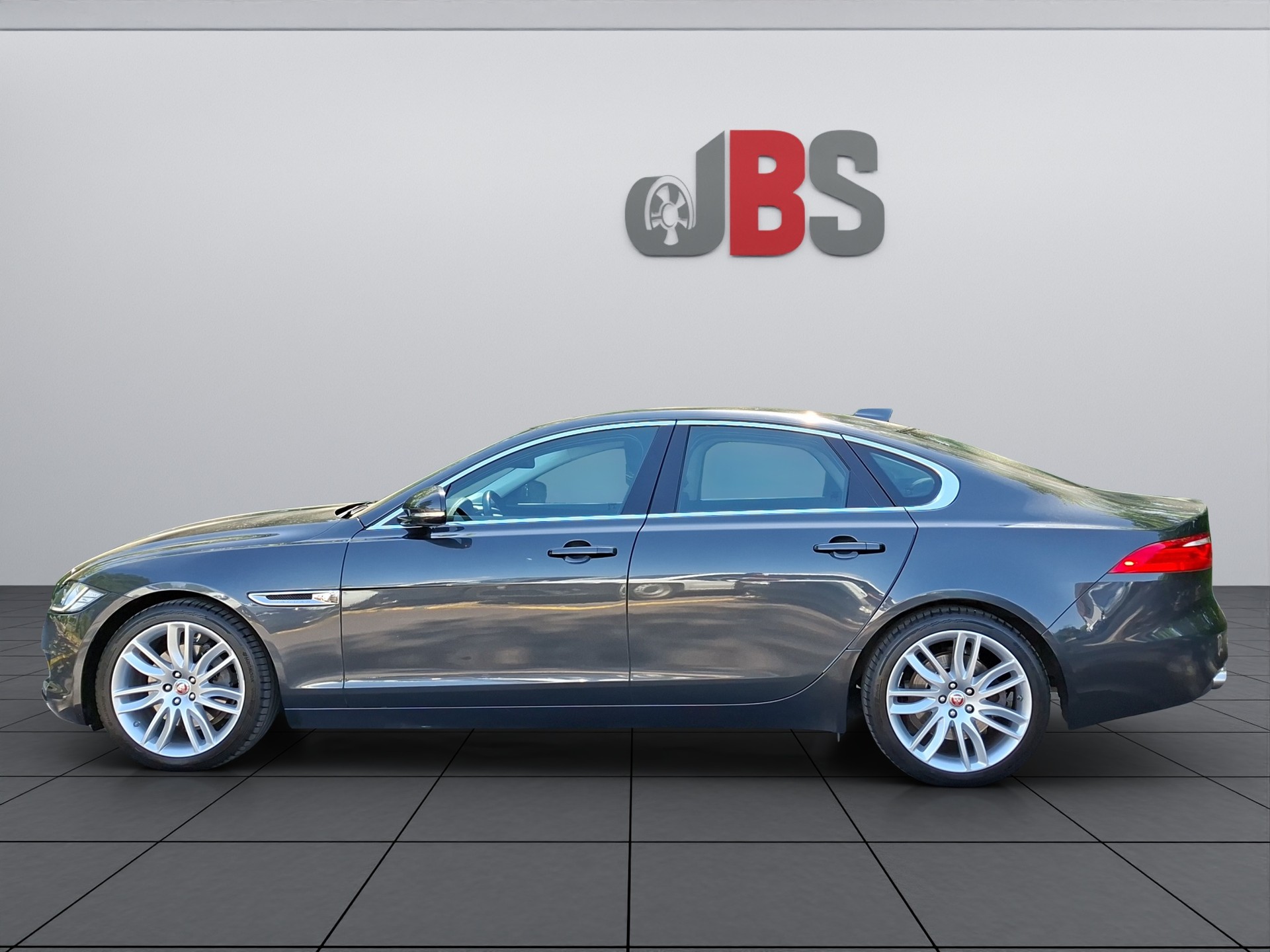 JAGUAR XF 20d Portfolio AWD Automatic-showroom-element-1