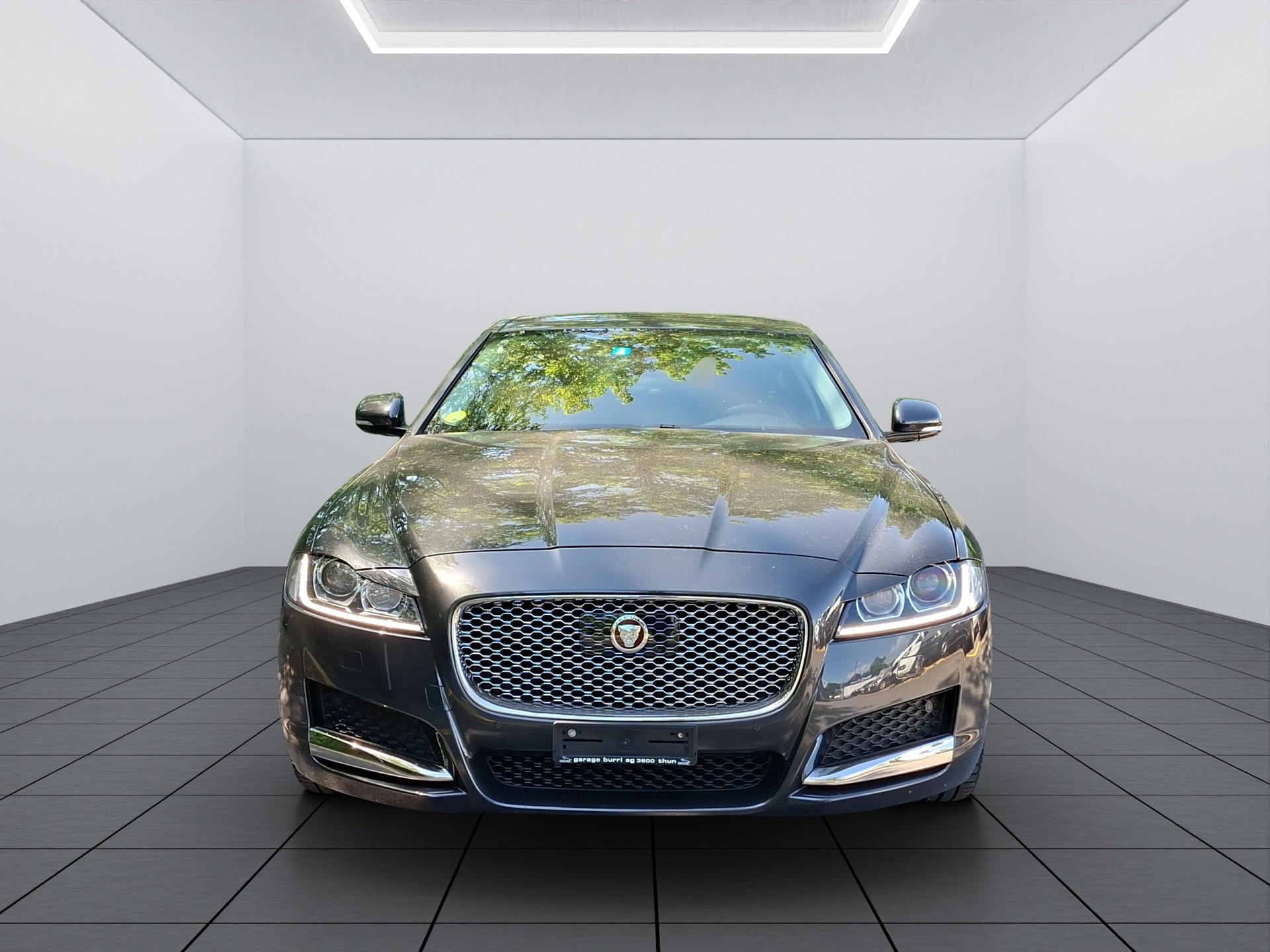 JAGUAR XF 20d Portfolio AWD Automatic-showroom-element-3