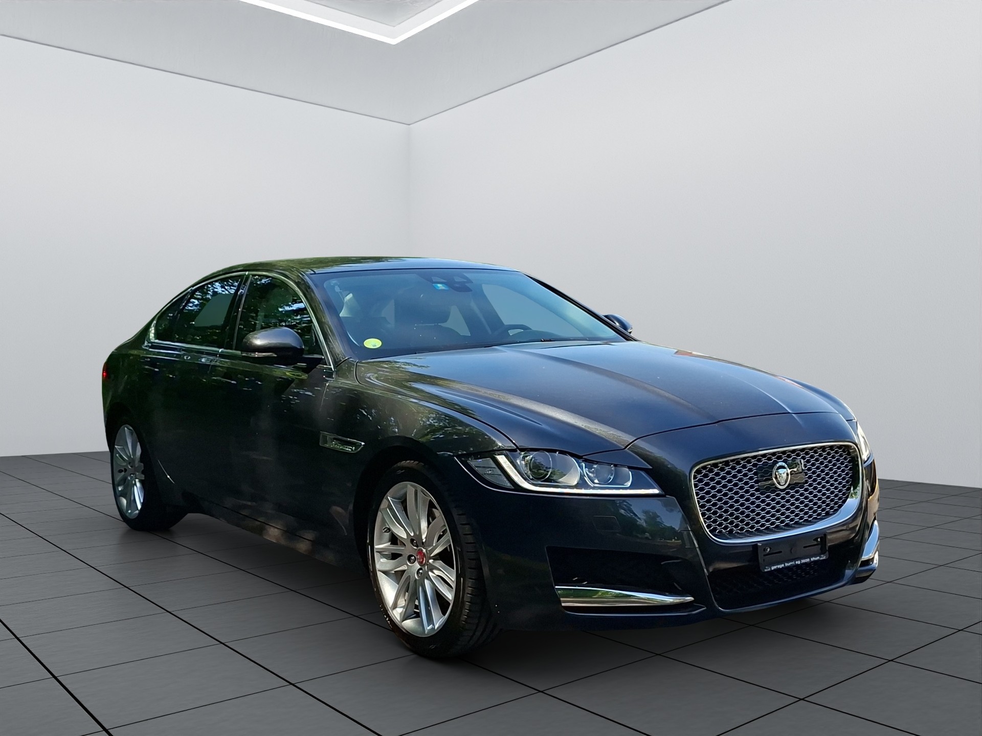 JAGUAR XF 20d Portfolio AWD Automatic-image-7