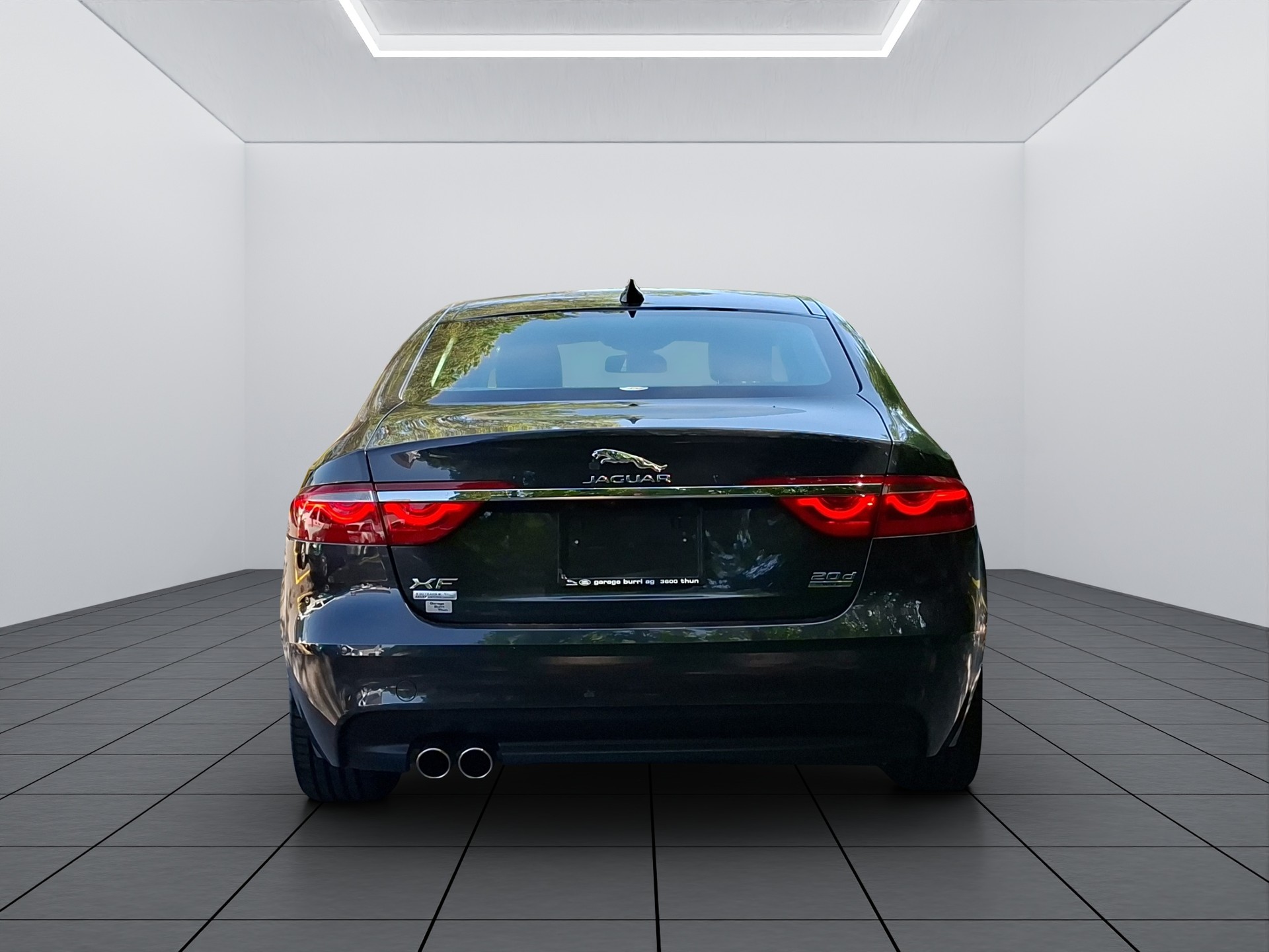 JAGUAR XF 20d Portfolio AWD Automatic-image-4