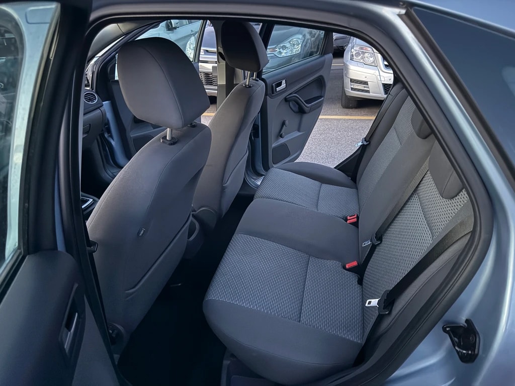 FORD Focus 1.6i Ghia Automatic-image-6