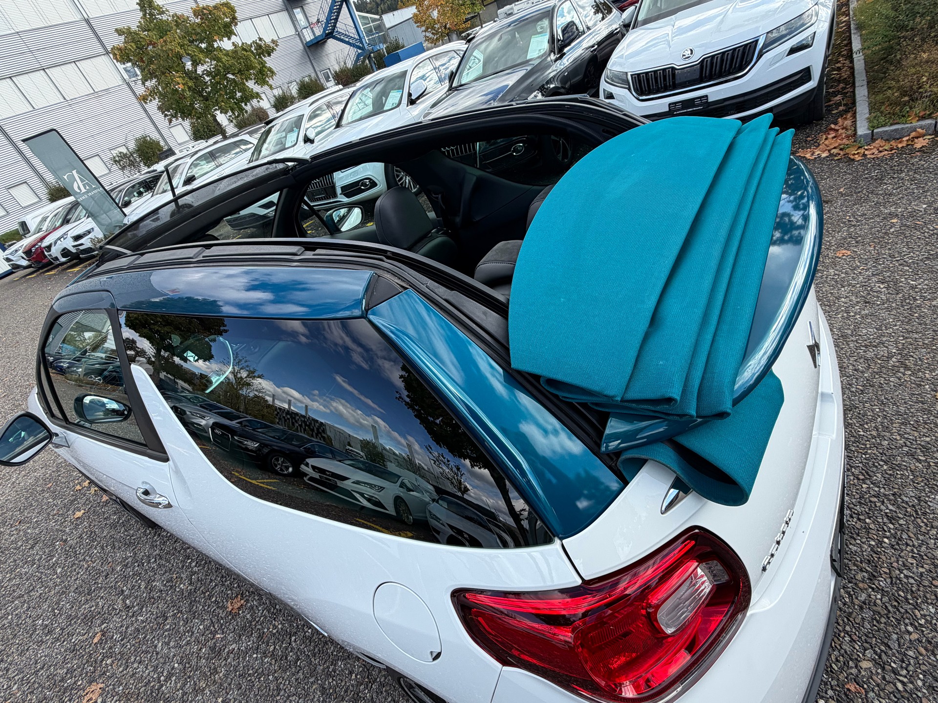 DS AUTOMOBILES DS 3 Cabrio 1.2 PureTech SO Chic EAT-image-9