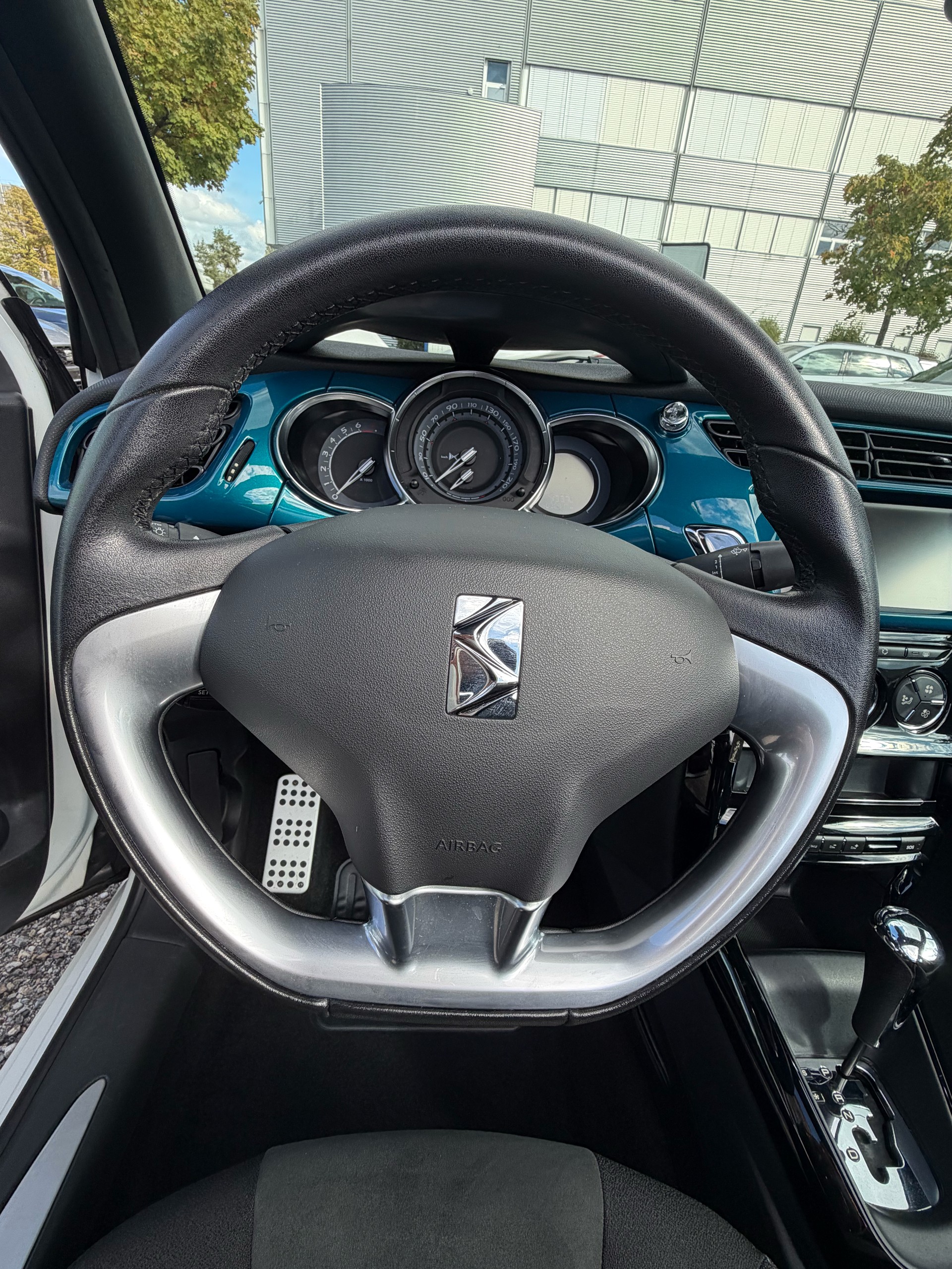 DS AUTOMOBILES DS 3 Cabrio 1.2 PureTech SO Chic EAT-image-16