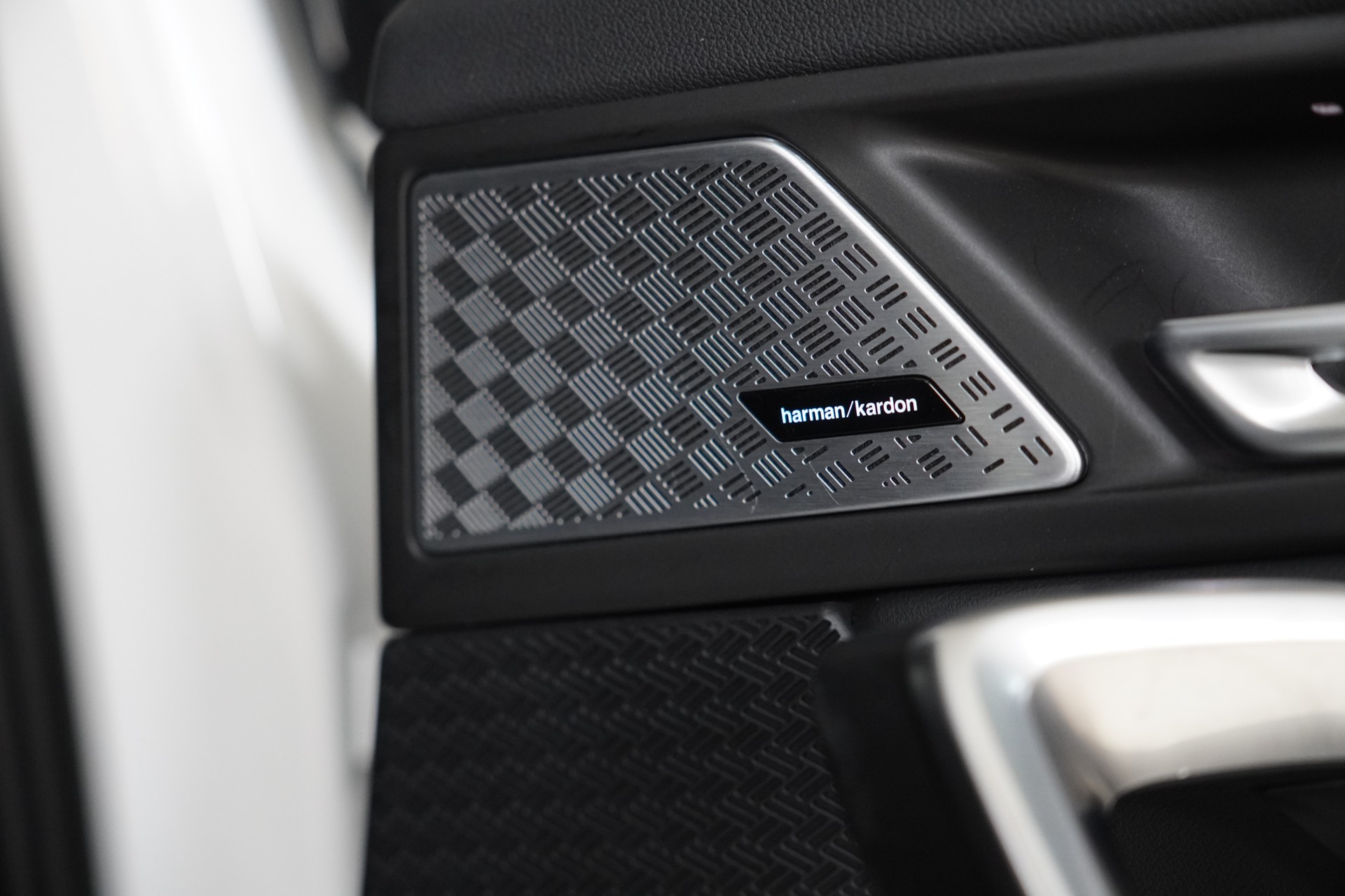BMW iX1 xDrive 30 M Sport-image-21