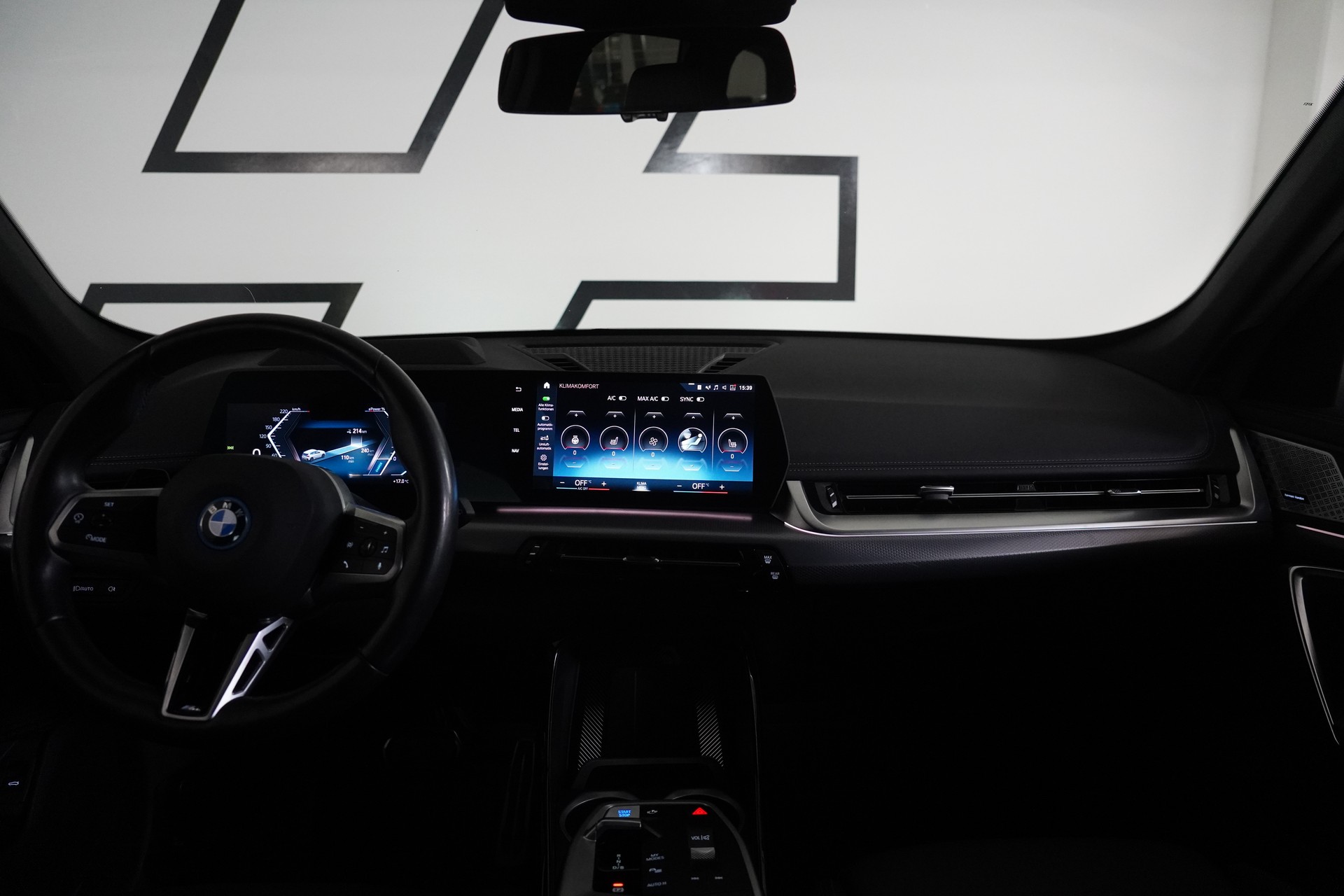 BMW iX1 xDrive 30 M Sport-image-18