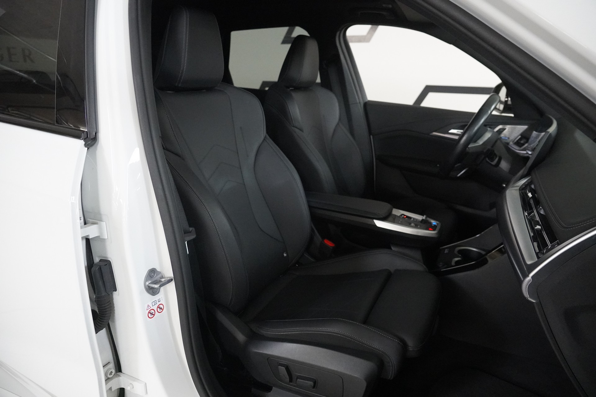 BMW iX1 xDrive 30 M Sport-image-15