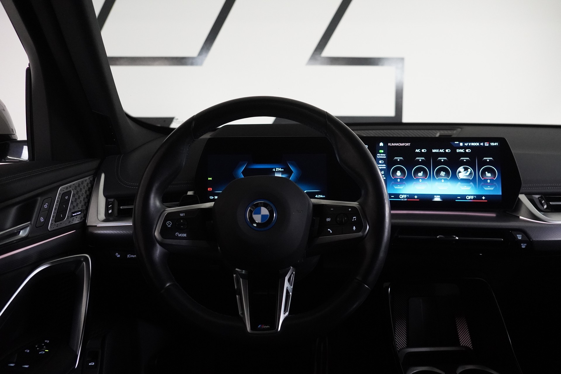 BMW iX1 xDrive 30 M Sport-image-22