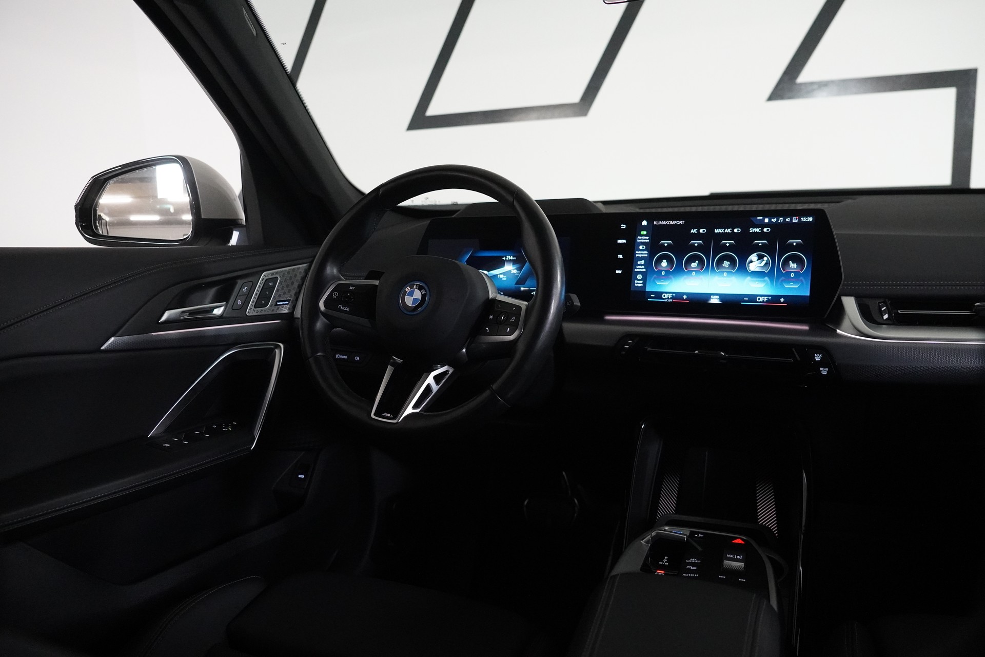 BMW iX1 xDrive 30 M Sport-image-20
