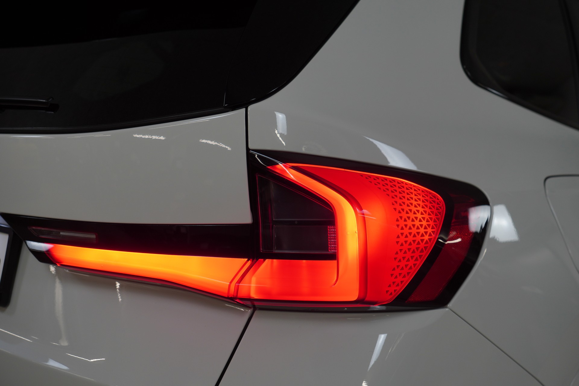 BMW iX1 xDrive 30 M Sport-image-16