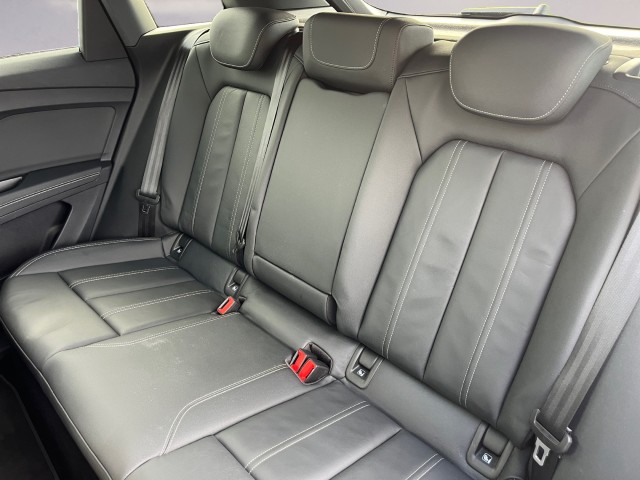 AUDI Q4 e-tron 45 quattro-image-15