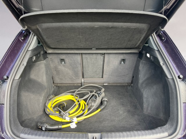 AUDI Q4 e-tron 45 quattro-image-18
