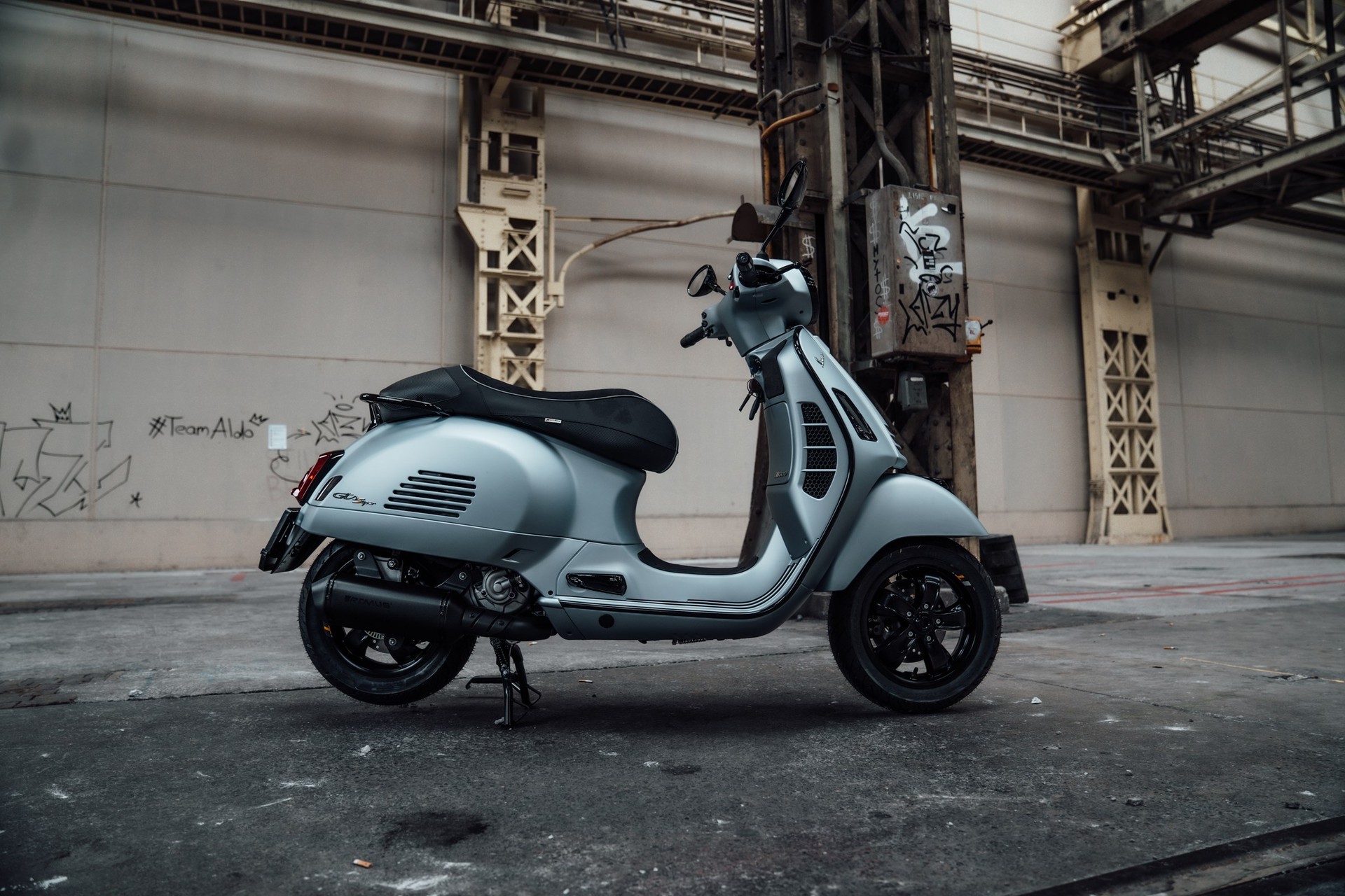 PIAGGIO Vespa GTS 300 HPE Super Tech ABS/ASR-image-1