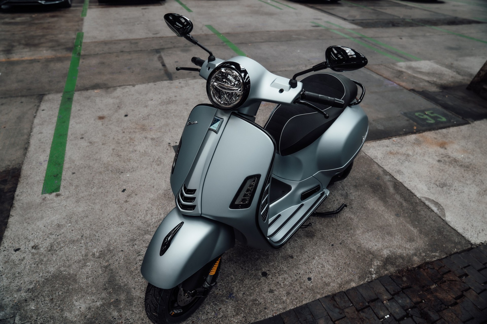 PIAGGIO Vespa GTS 300 HPE Super Tech ABS/ASR-image-13