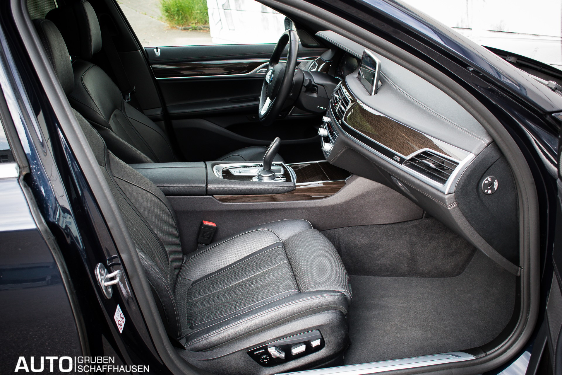BMW 740Ld xDrive Steptronic-image-10