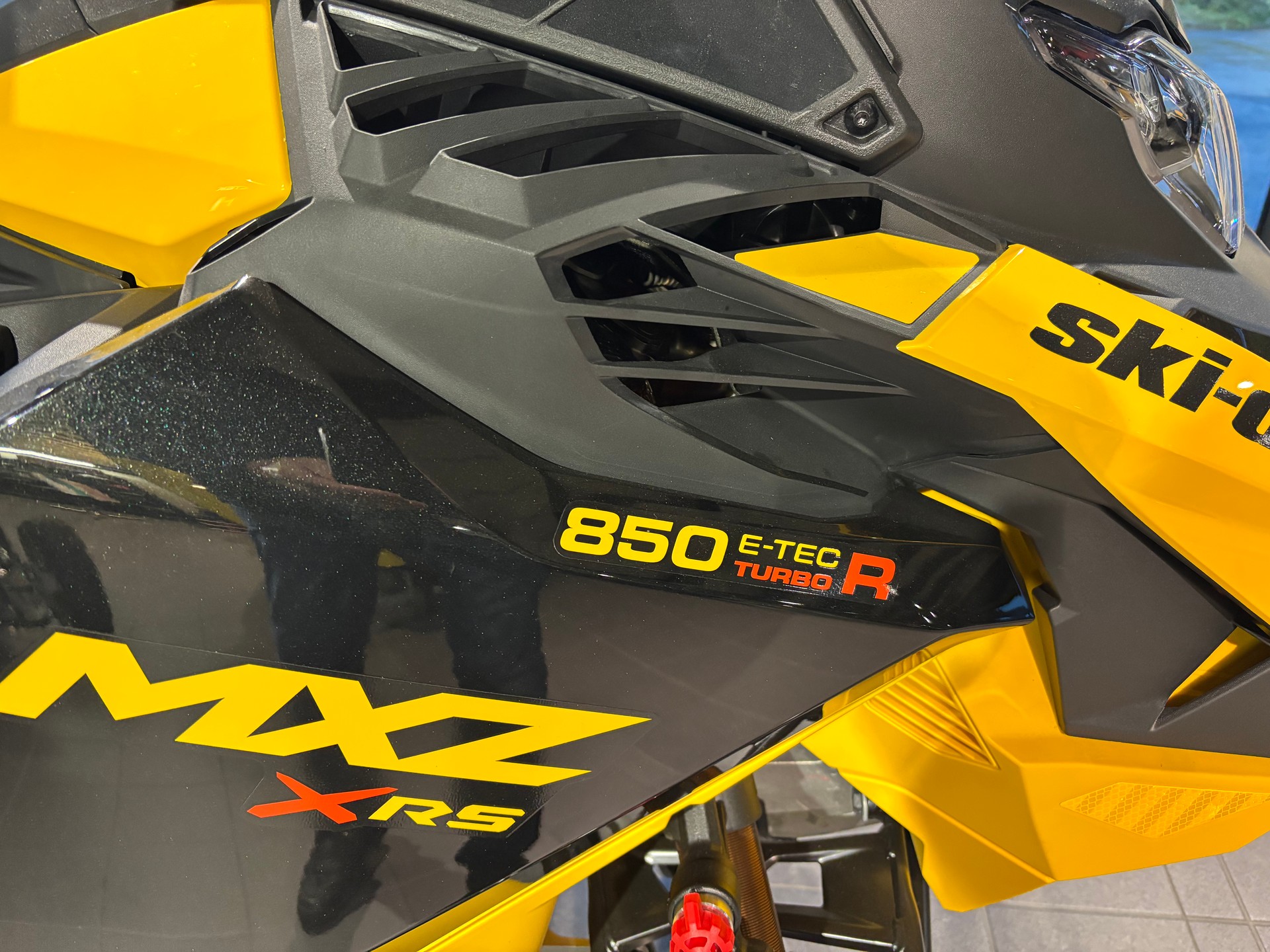 SKIDOO MXZ Renegade Turbo R Compétition-image-2