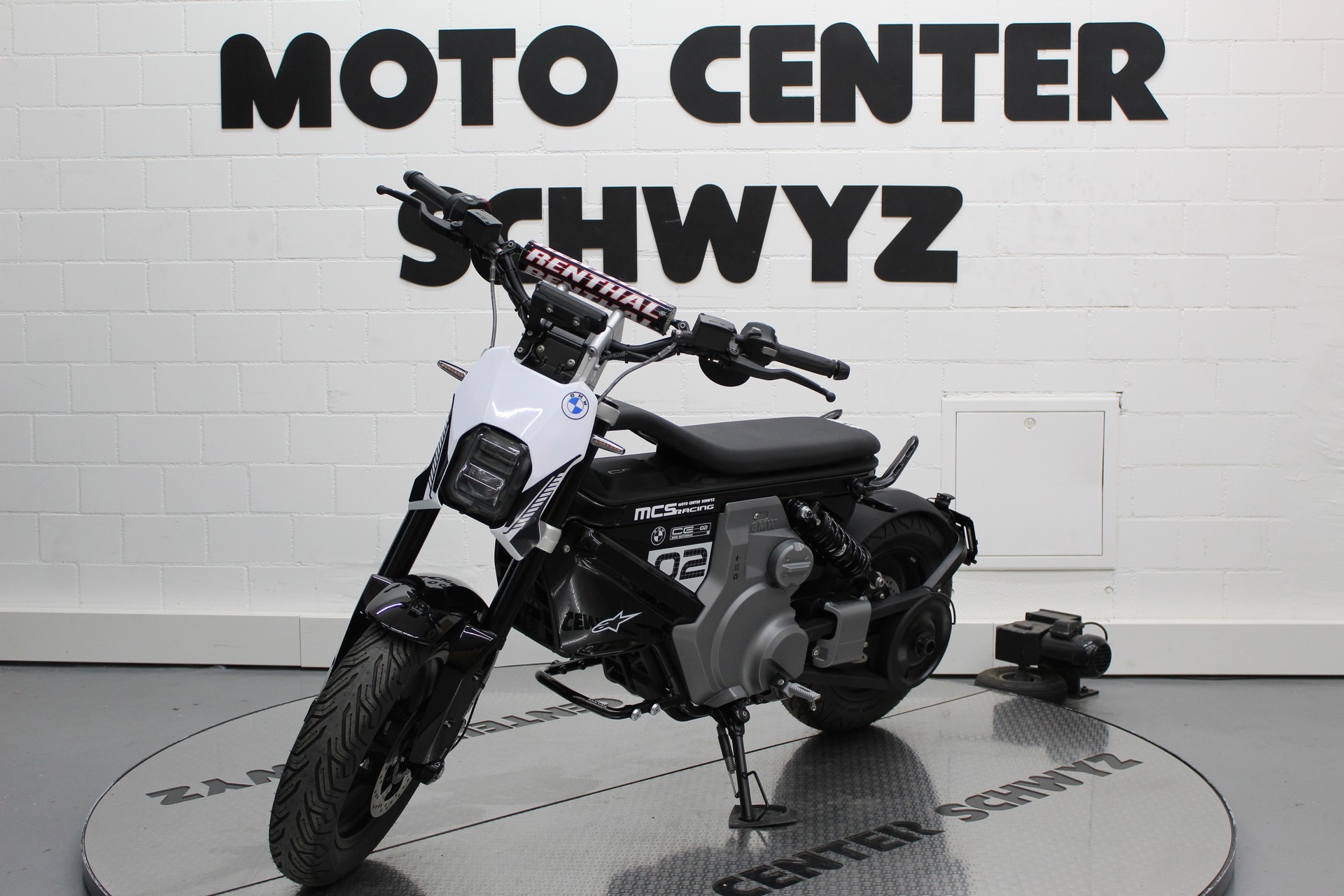 BMW CE 02 - SUPERMOTO-showroom-element-2