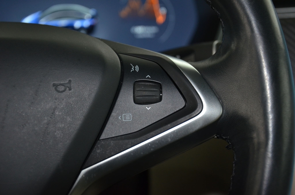 TESLA Model X 100 D-image-19