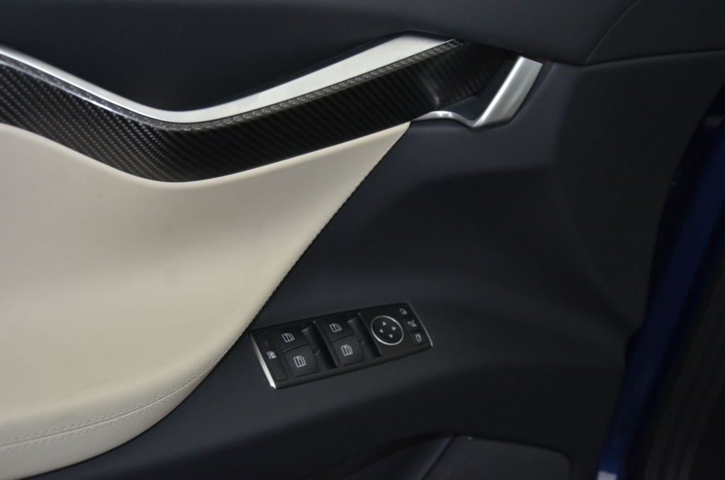 TESLA Model X 100 D-image-23