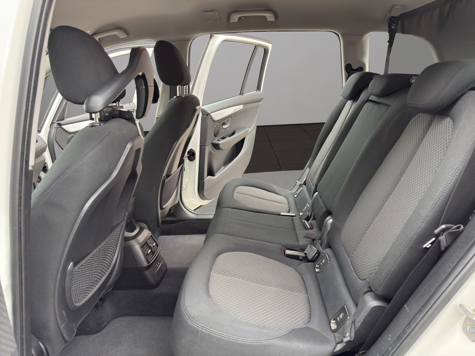 BMW 218d xDrive Gran Tourer Steptronic-image-12