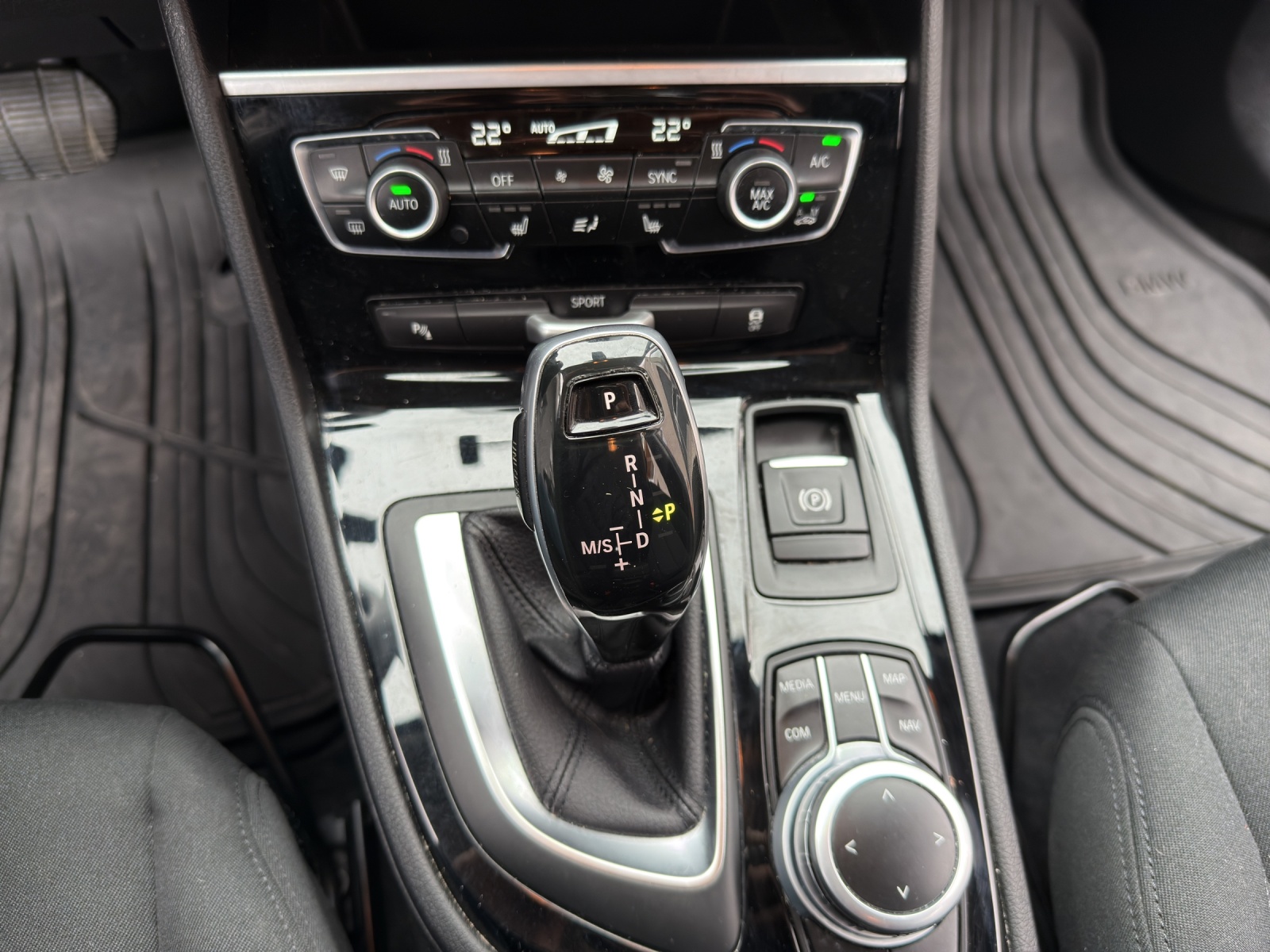 BMW 218d xDrive Gran Tourer Steptronic-image-15