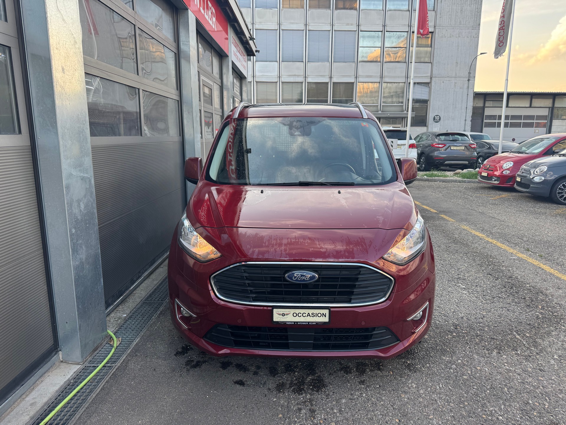 FORD Tourneo Connect 1.5 EcoBlue Trend Automat-image-1