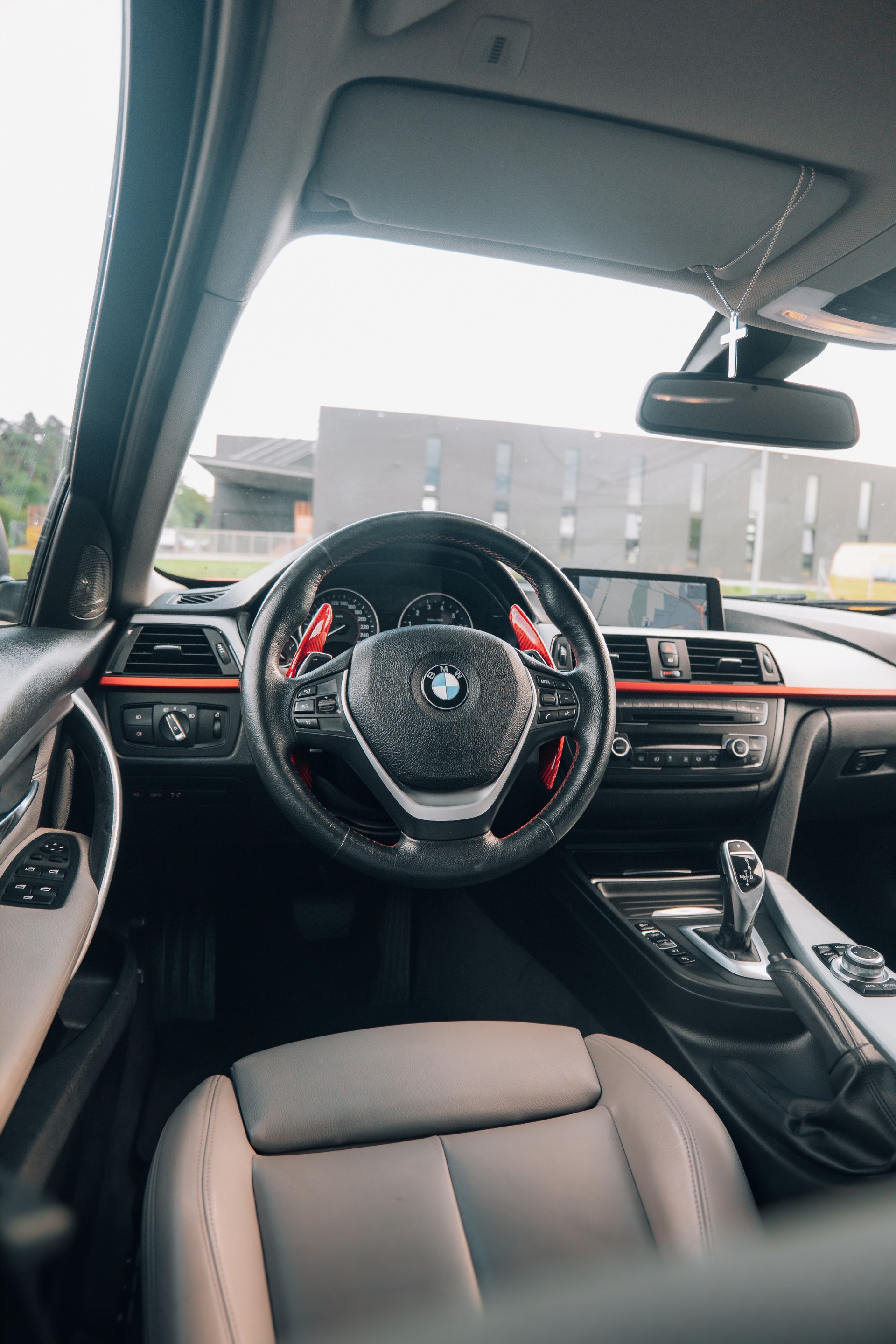 BMW 335i Top Ausstattung, Frisch ab MFK-image-13